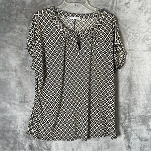 Black & White Geometric Short Sleeve Top